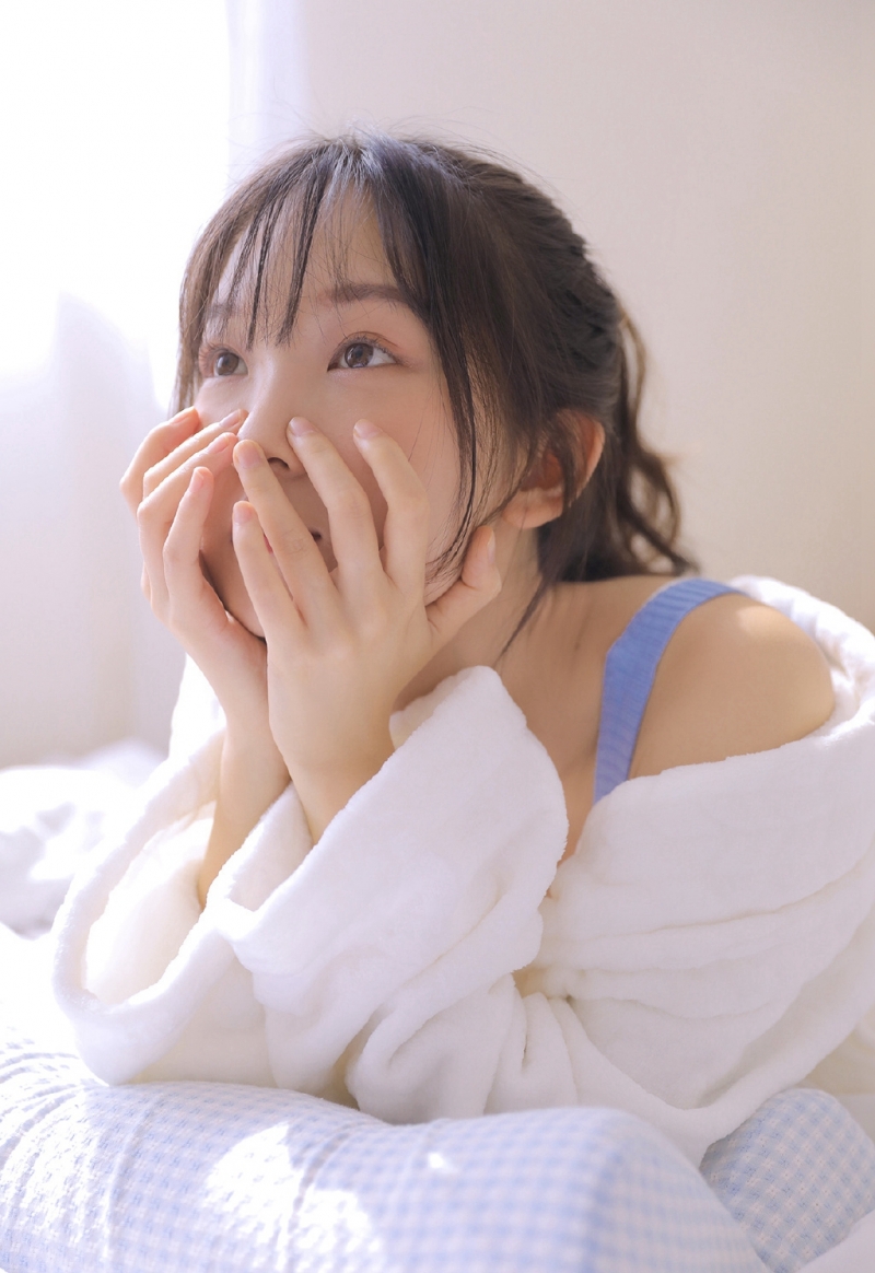 吊带美女圆润香肩精致锁骨写真  第5张