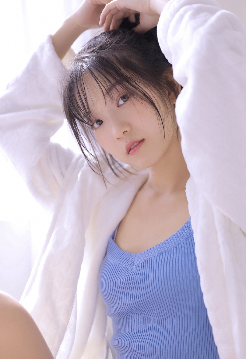 吊带美女圆润香肩精致锁骨写真  第13张
