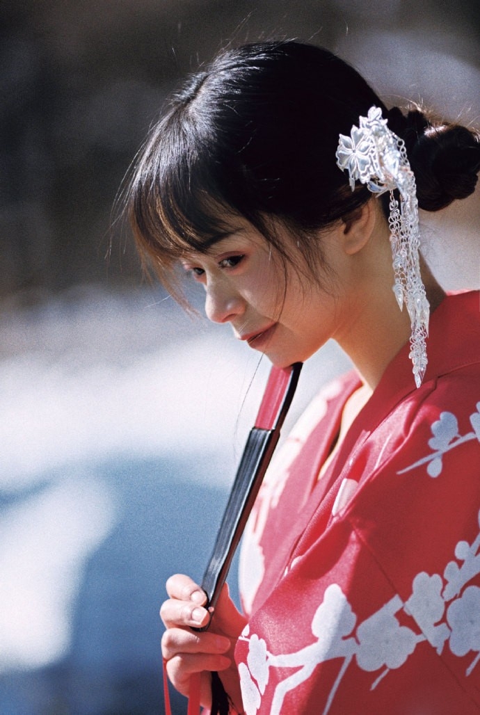 日本和服美女明艳动人雪地写真  第3张