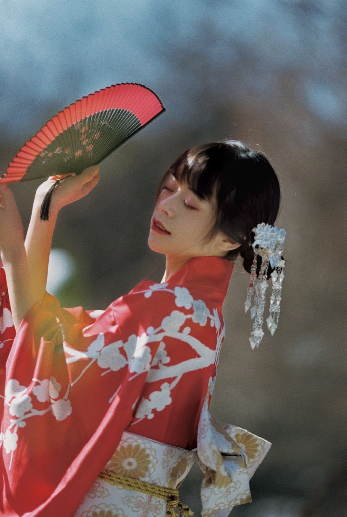 日本和服美女明艳动人雪地写真  第5张