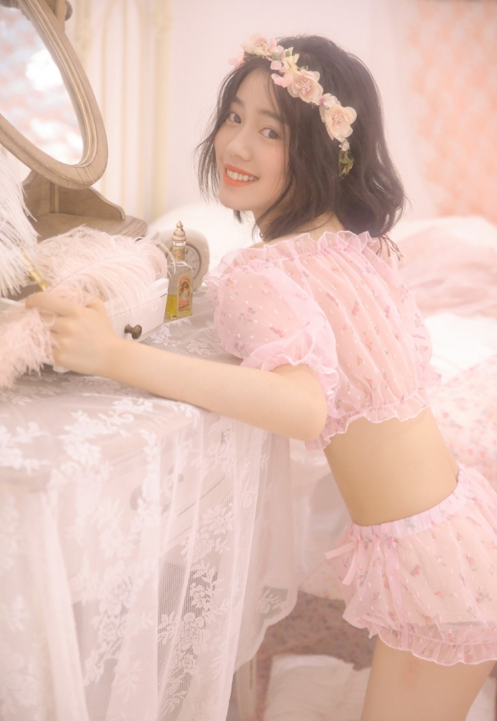 甜美少女小蛮腰大长腿精选图片  第1张