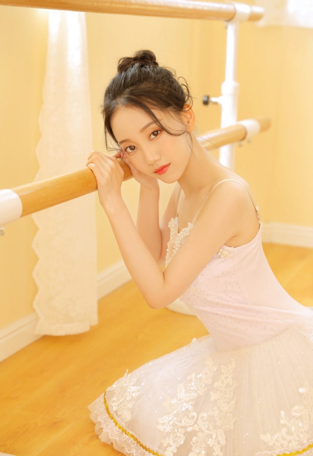 芭蕾舞美少女白丝美腿私房美图  第6张