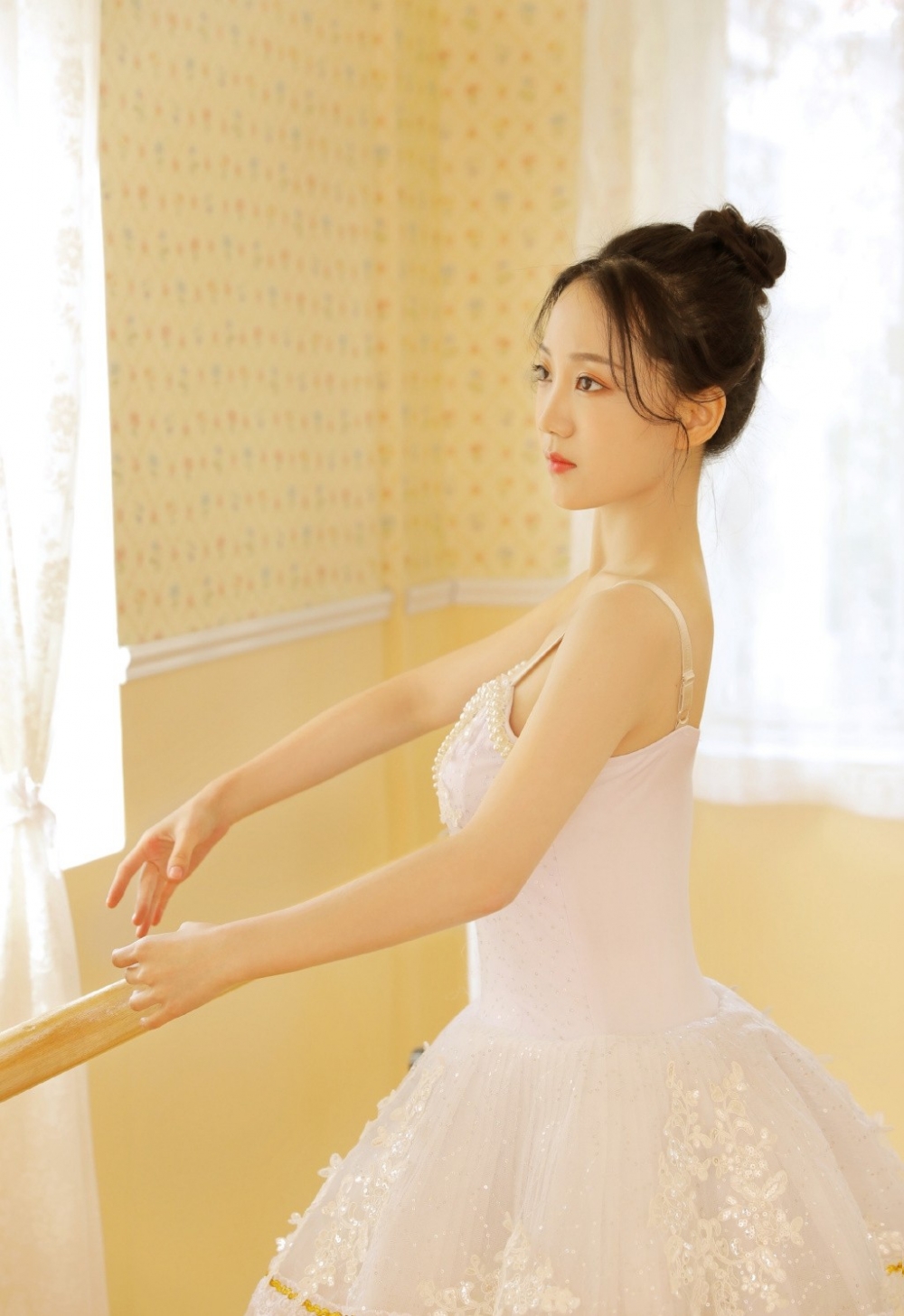 芭蕾舞美少女白丝美腿私房美图  第8张