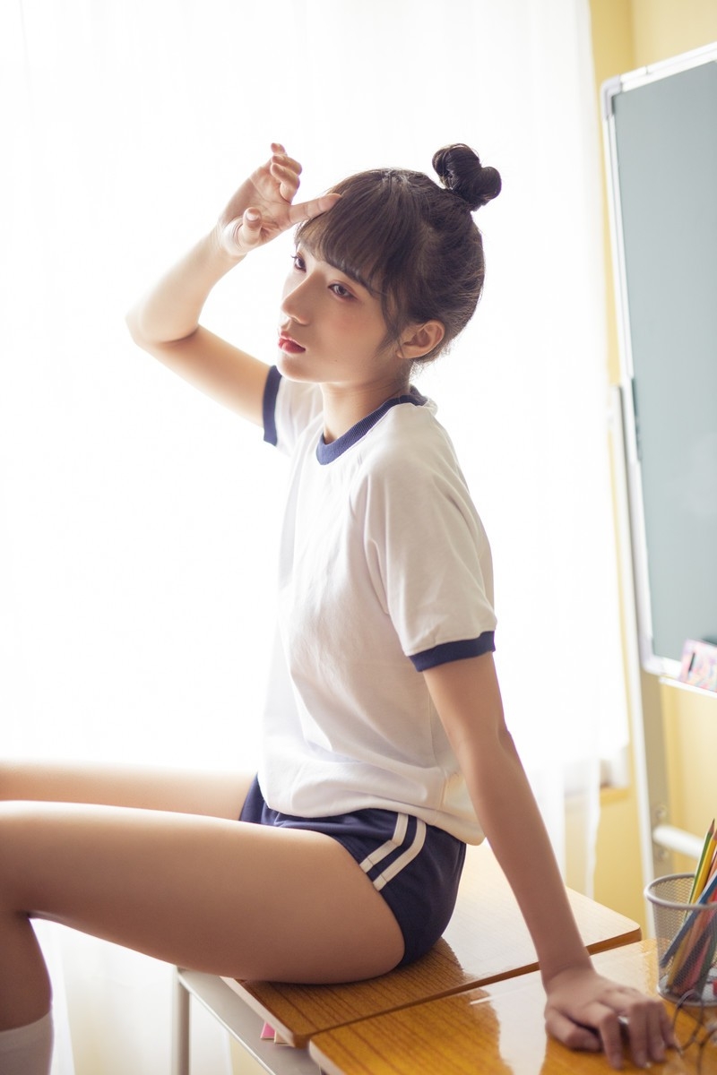体操服学生妹白丝美腿教室写真  第9张