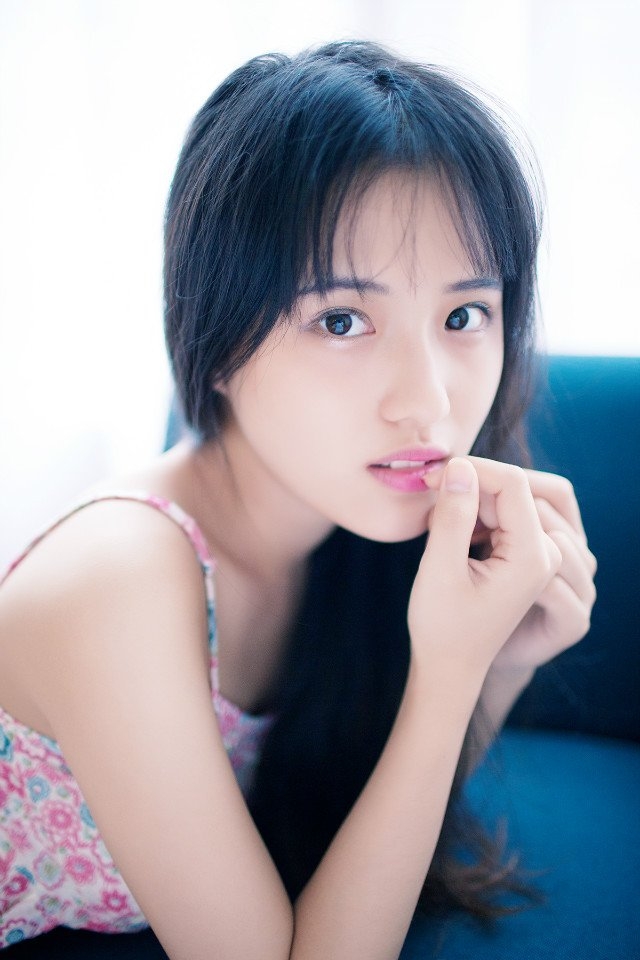 小清新美女碎花连衣裙室内照片  第4张