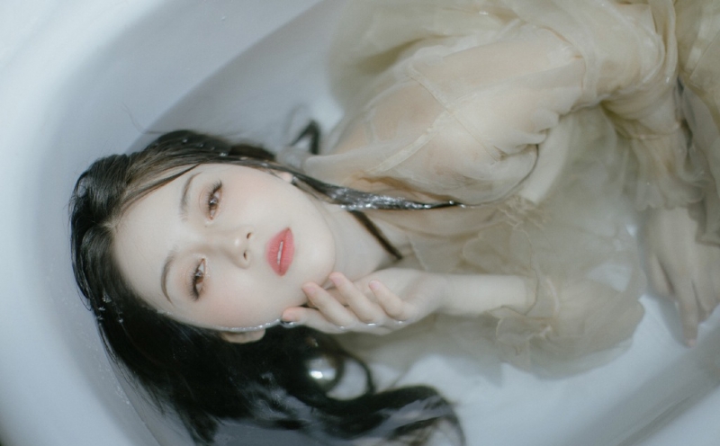 白嫩肌肤美女浴缸湿身诱惑写真  第4张