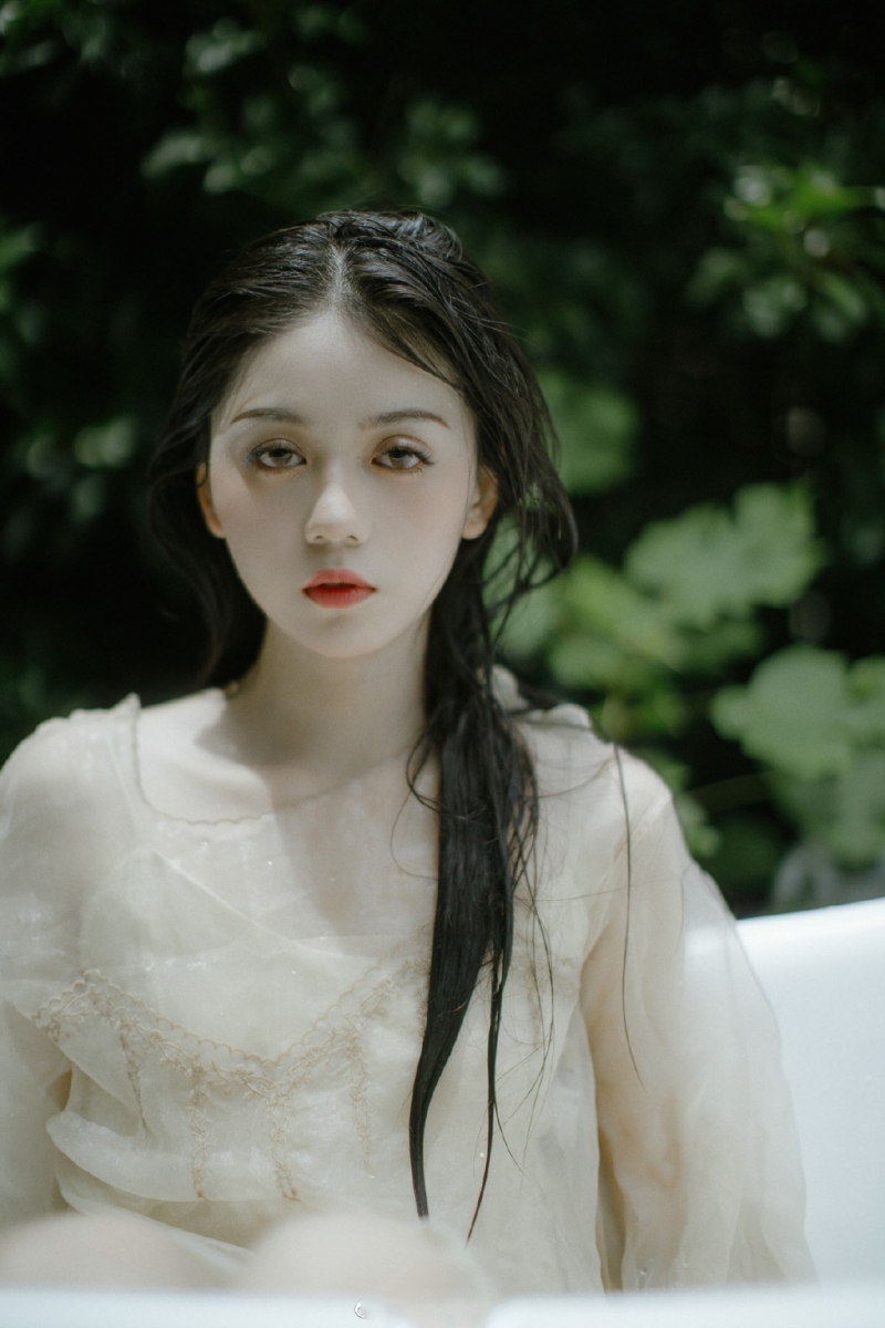 白嫩肌肤美女浴缸湿身诱惑写真  第6张