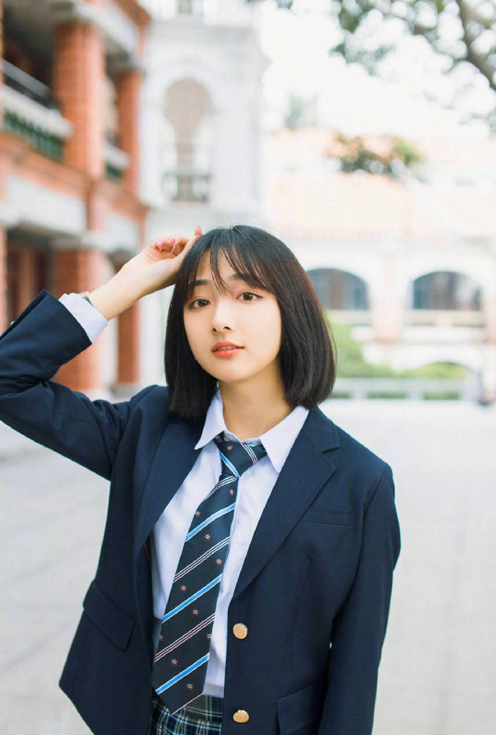 校园女神齐肩短发学生制服写真  第4张