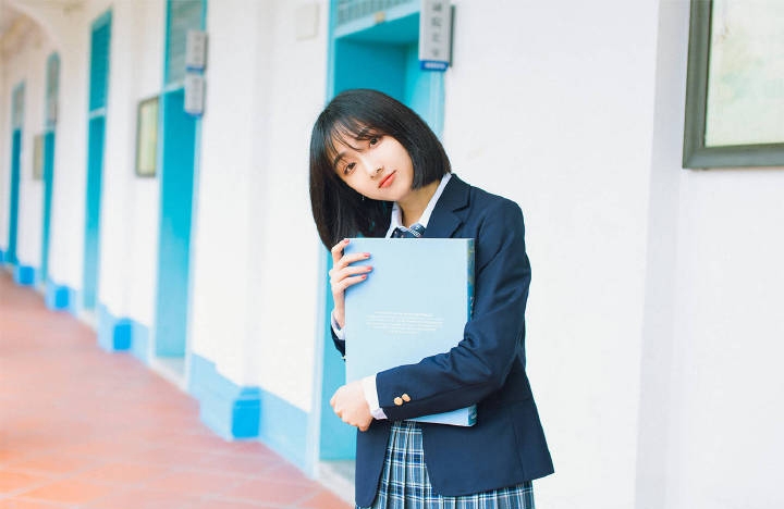 校园女神齐肩短发学生制服写真  第8张