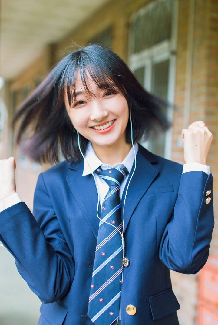 校园女神齐肩短发学生制服写真  第12张