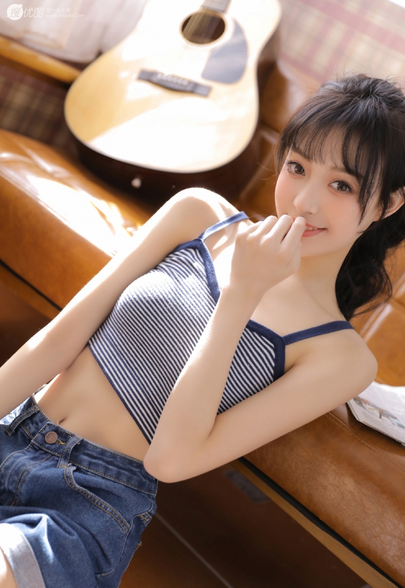 单马尾美少女小蛮腰大长腿写真  第1张