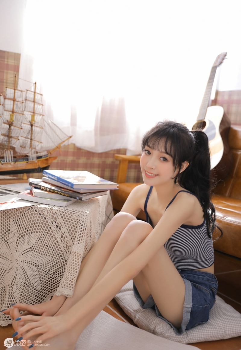 单马尾美少女小蛮腰大长腿写真  第6张