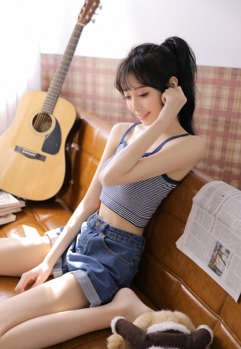 单马尾美少女小蛮腰大长腿写真  第7张