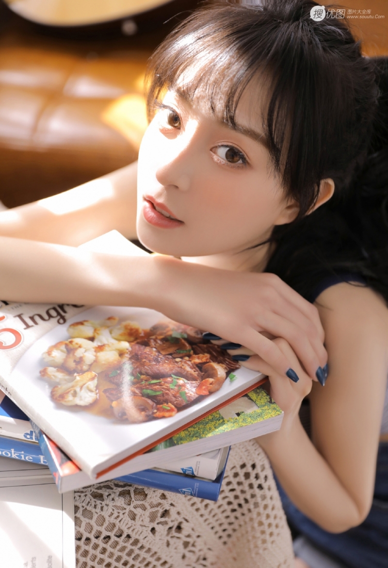单马尾美少女小蛮腰大长腿写真  第8张