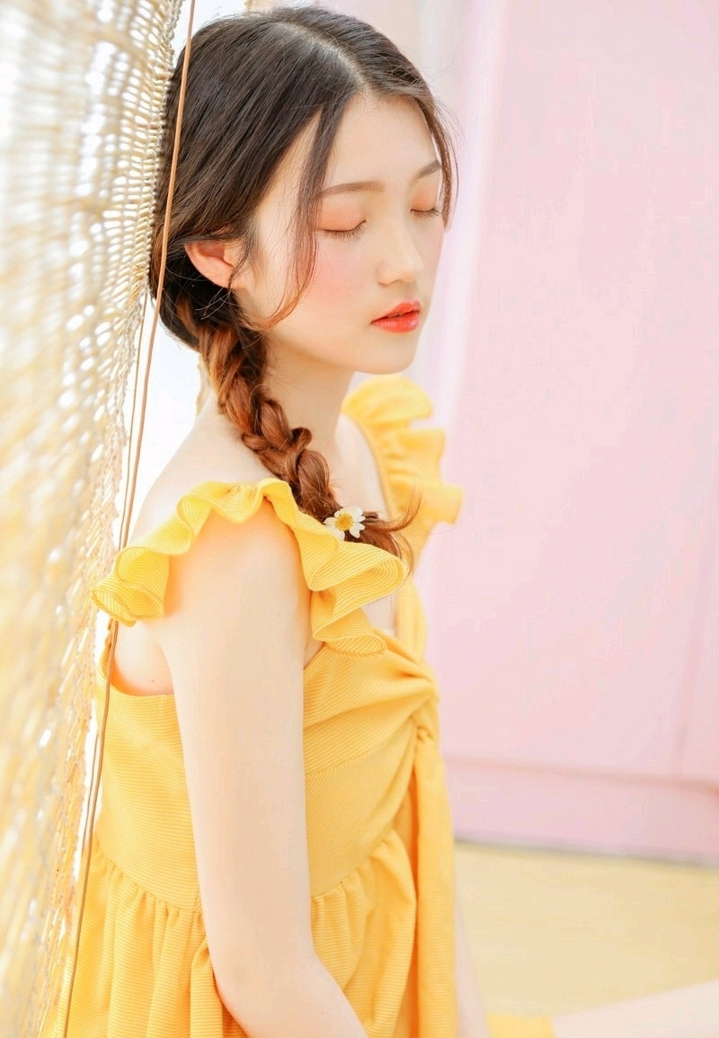 麻花辫美女萝莉光滑牛奶肌写真  第1张