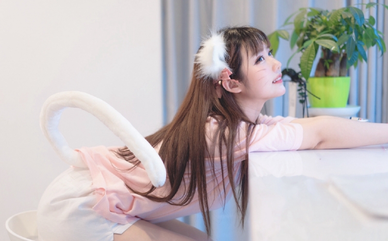 可爱软萌猫系美女修长美腿写真  第2张