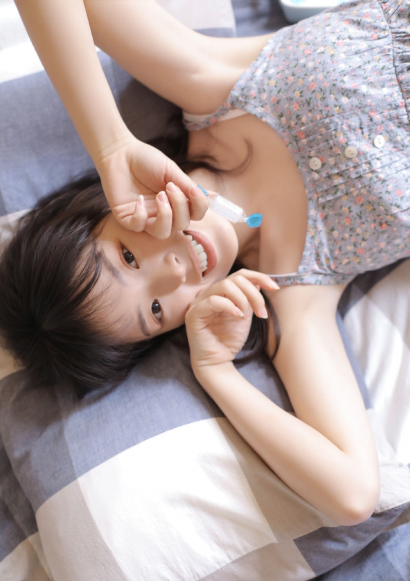 早安少女吊带睡裙慵懒随性写真  第5张