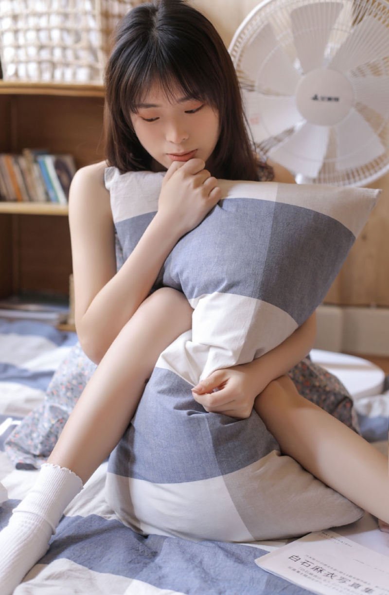 早安少女吊带睡裙慵懒随性写真  第7张