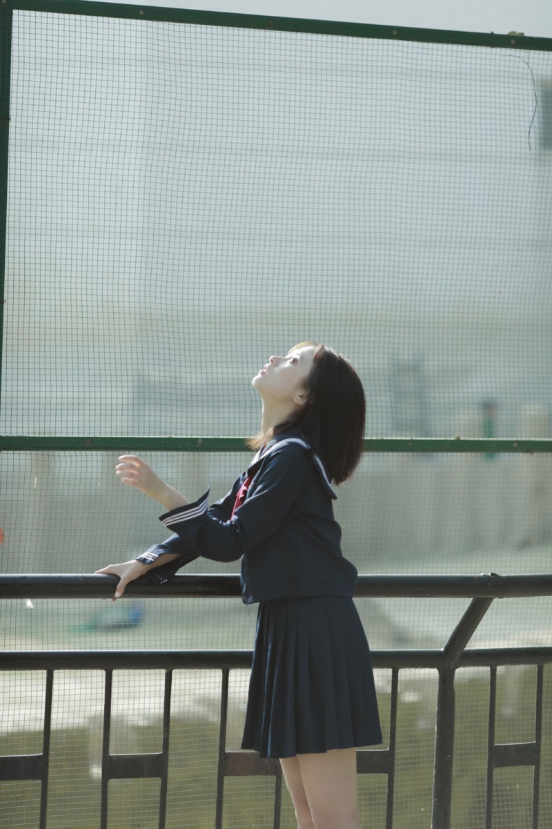 清纯美女校花学生制服户外写真  第3张