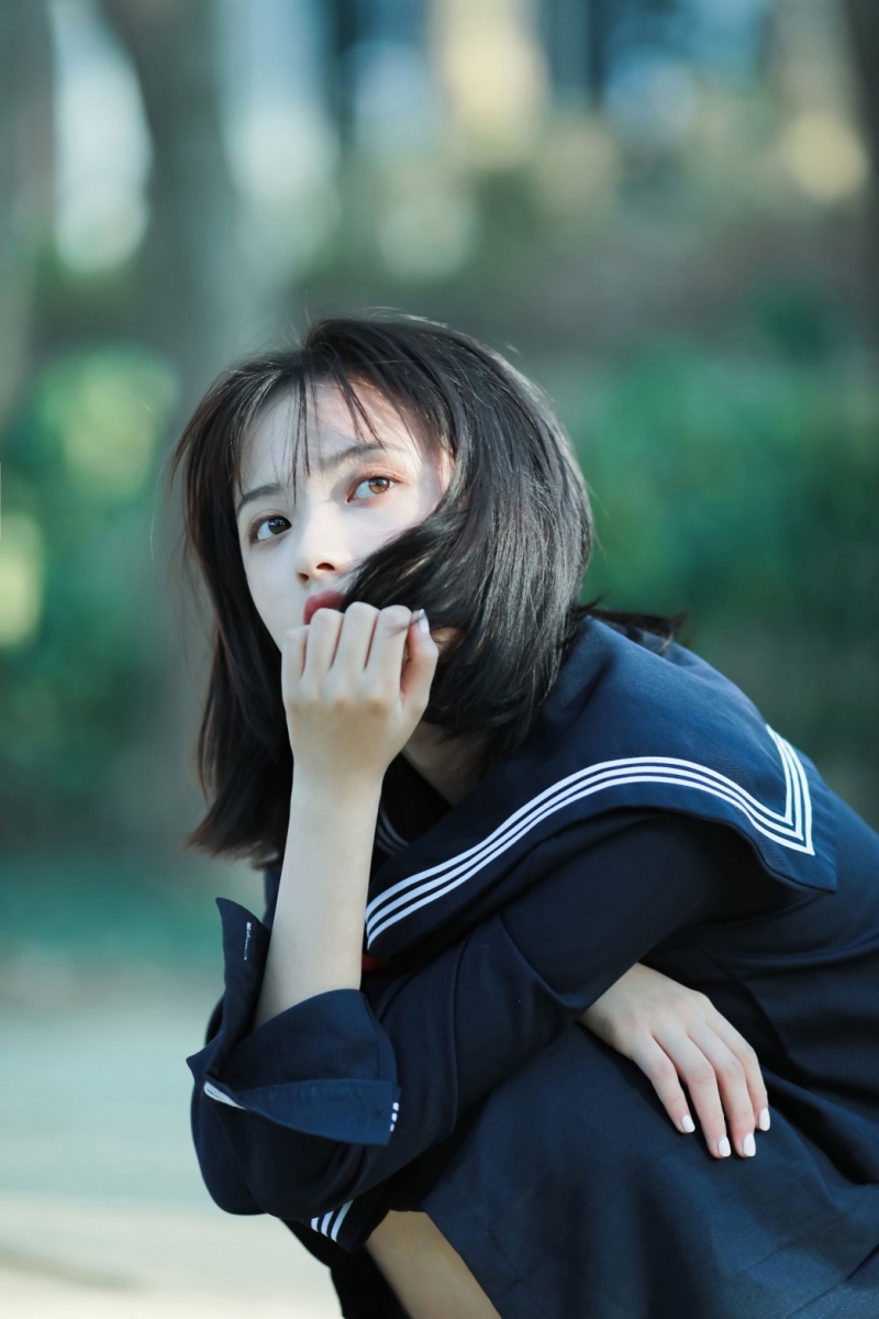 清纯美女校花学生制服户外写真  第5张