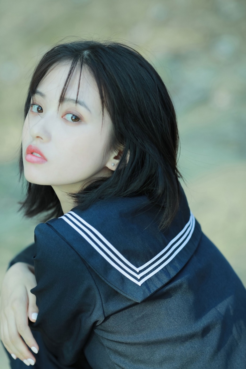 清纯美女校花学生制服户外写真  第6张