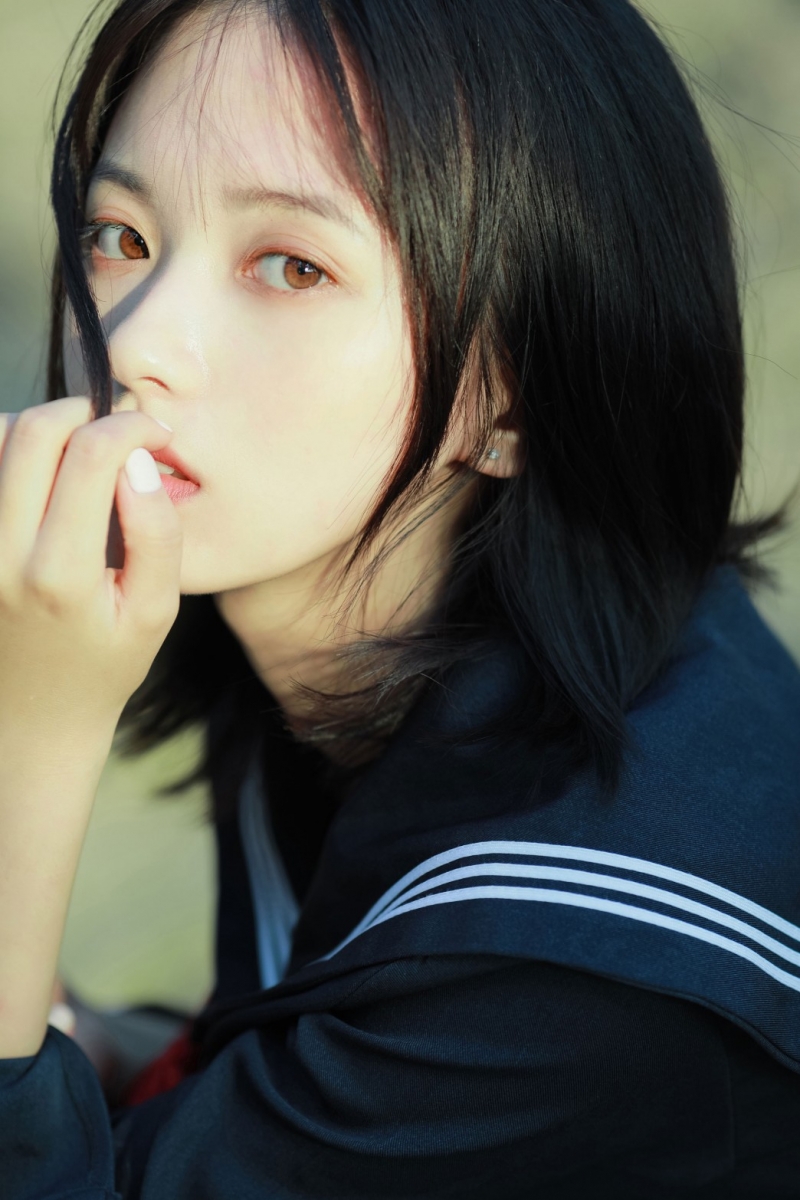清纯美女校花学生制服户外写真  第7张