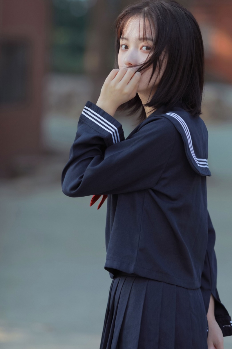 清纯美女校花学生制服户外写真  第9张