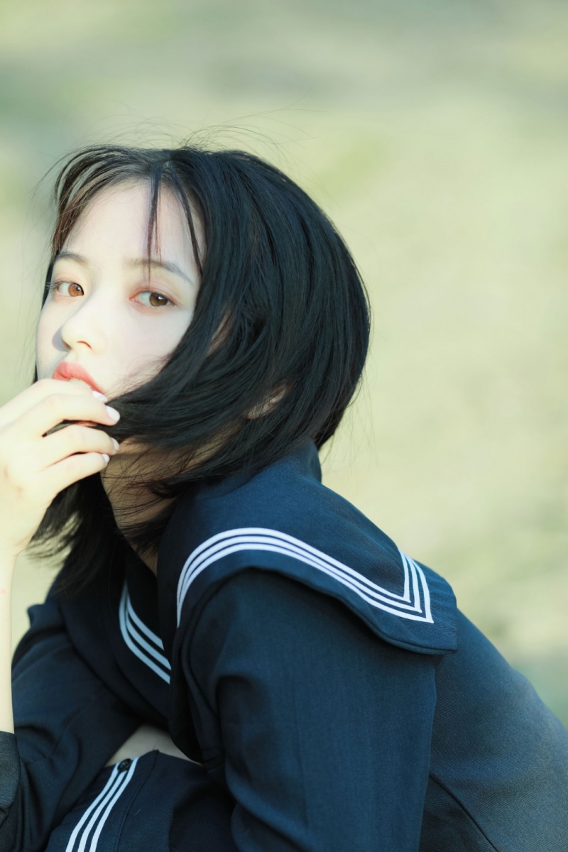 清纯美女校花学生制服户外写真  第10张