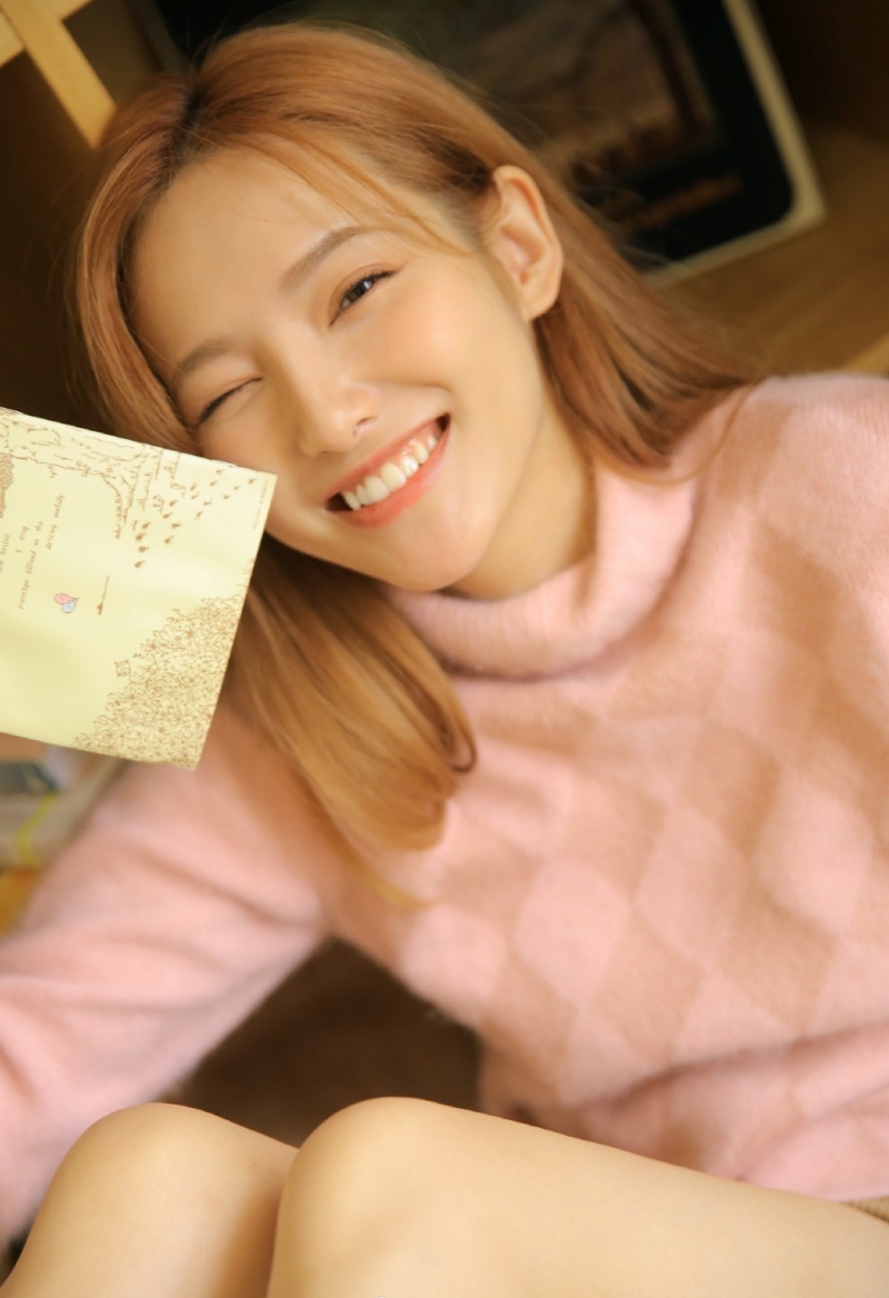 金发少女甜美笑容清新可人写真  第6张