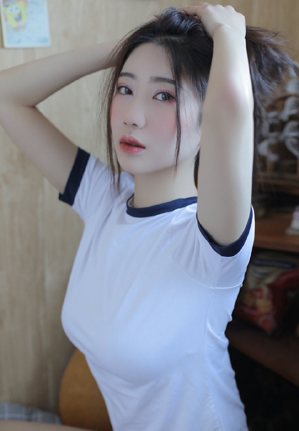 体操服美女白皙大长腿写真套图  第1张