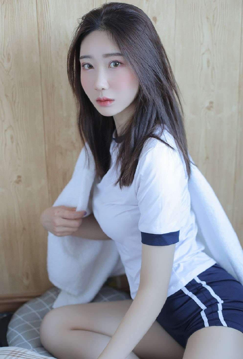 体操服美女白皙大长腿写真套图  第3张