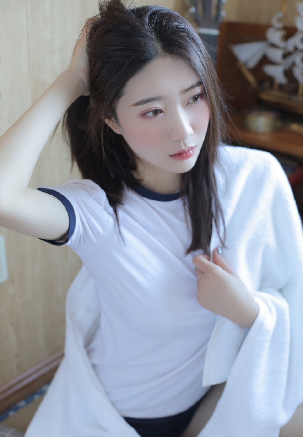 体操服美女白皙大长腿写真套图  第7张