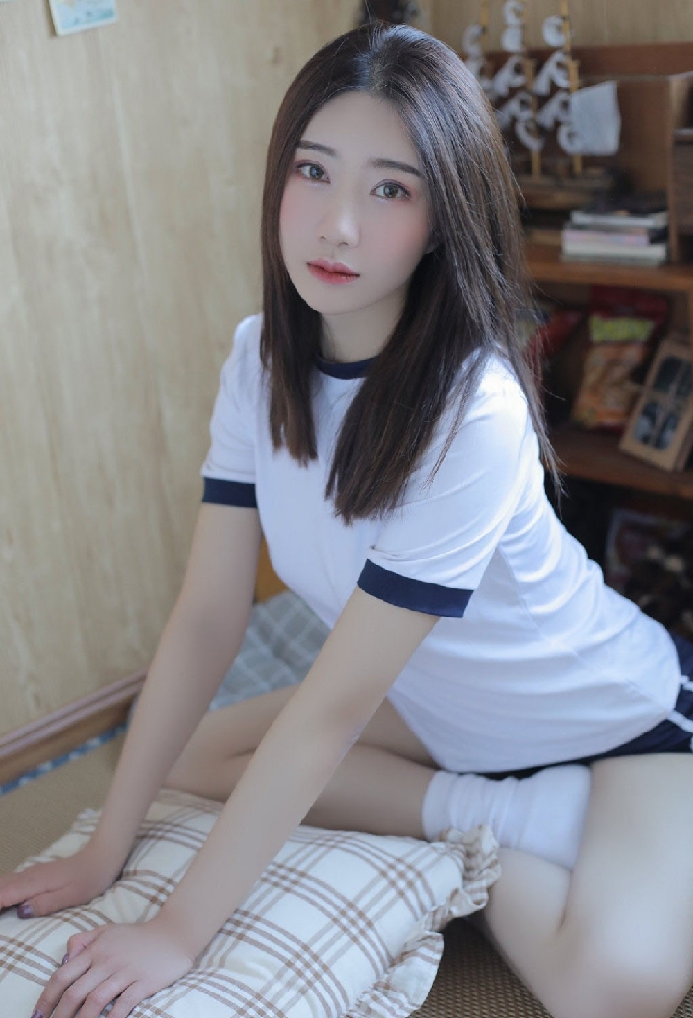 体操服美女白皙大长腿写真套图  第9张
