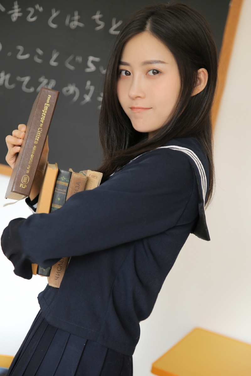 长发学生妹日系JK制服教室写真  第6张