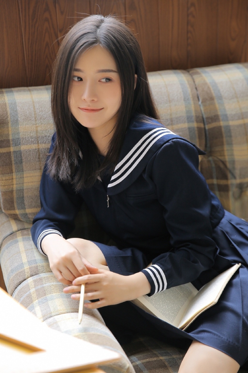 长发学生妹日系JK制服教室写真  第7张