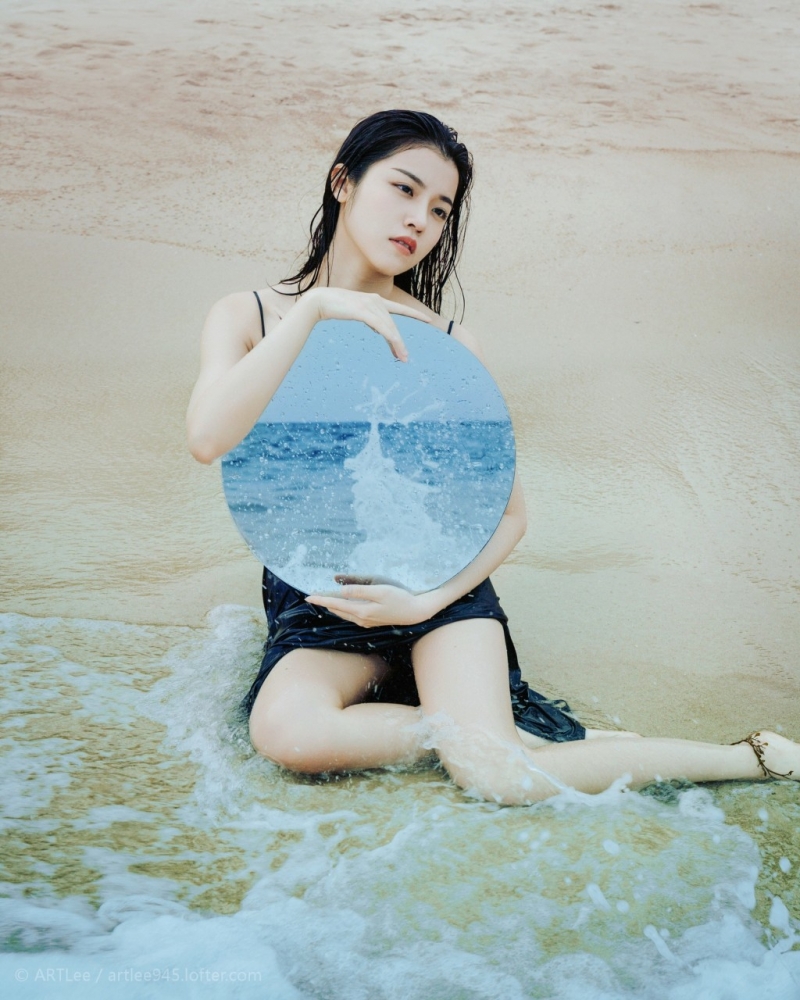 海边美女吊带黑裙湿身诱惑美图  第4张