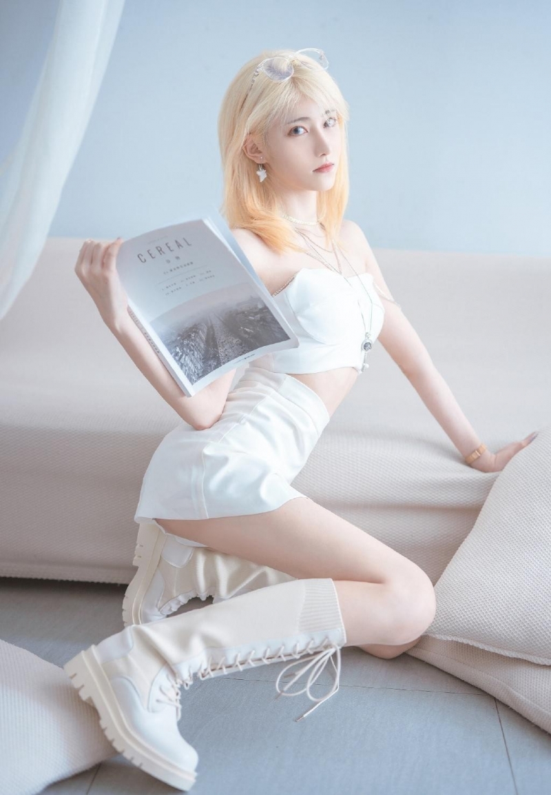 小蛮腰金发女郎白皙大长腿美图  第7张