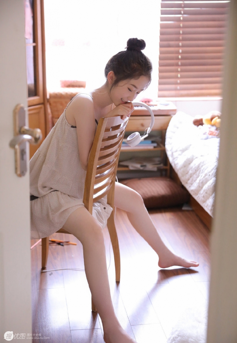 丸子头美少女吊带睡裙居家写真  第8张
