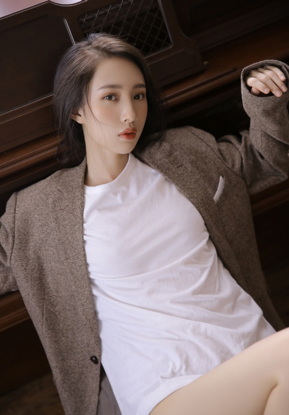钢琴小姐姐白皙大长腿精选图片  第5张