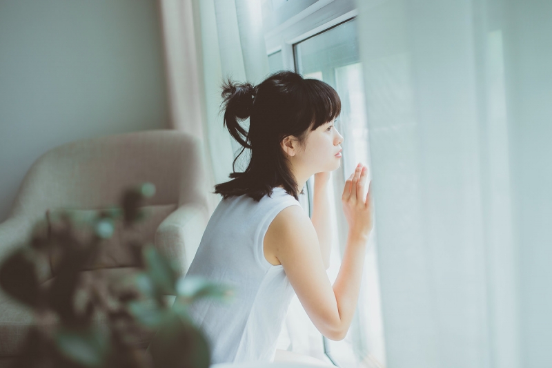素颜美女慵懒随性室内个人写真  第5张