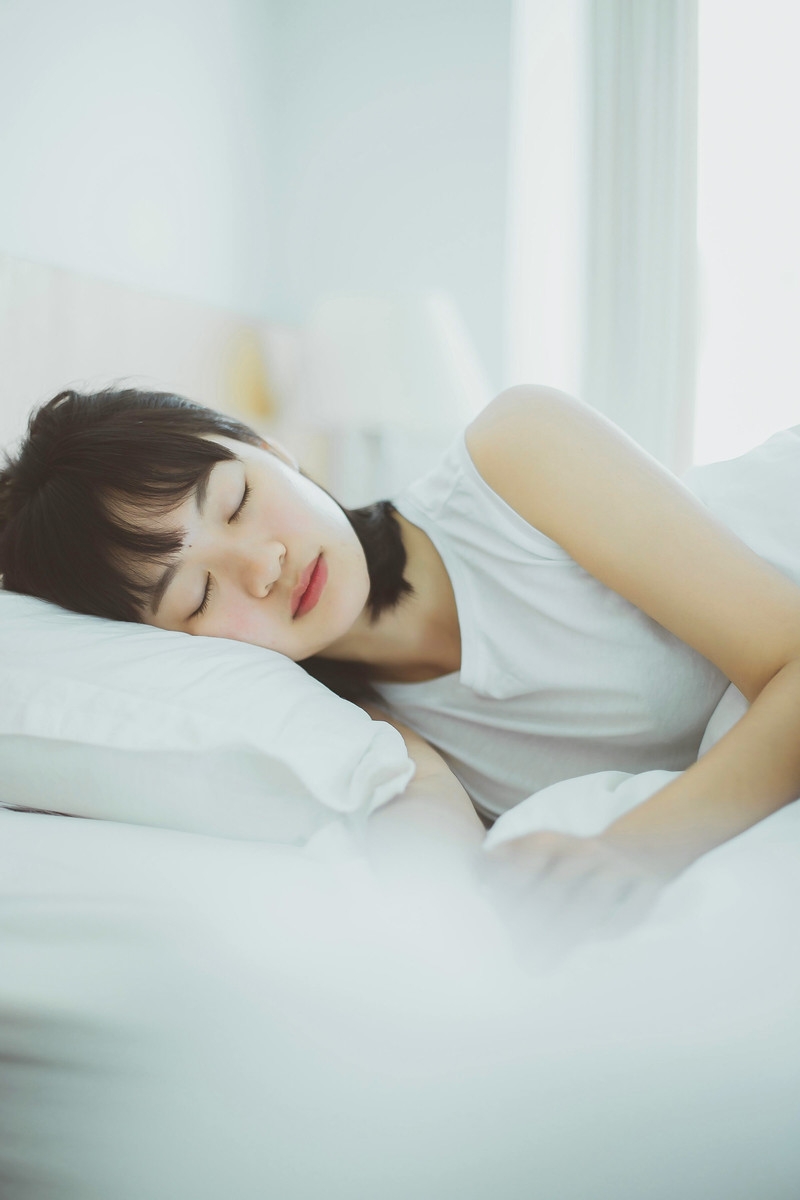素颜美女慵懒随性室内个人写真  第6张