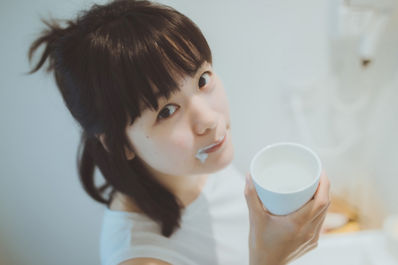 素颜美女慵懒随性室内个人写真  第8张
