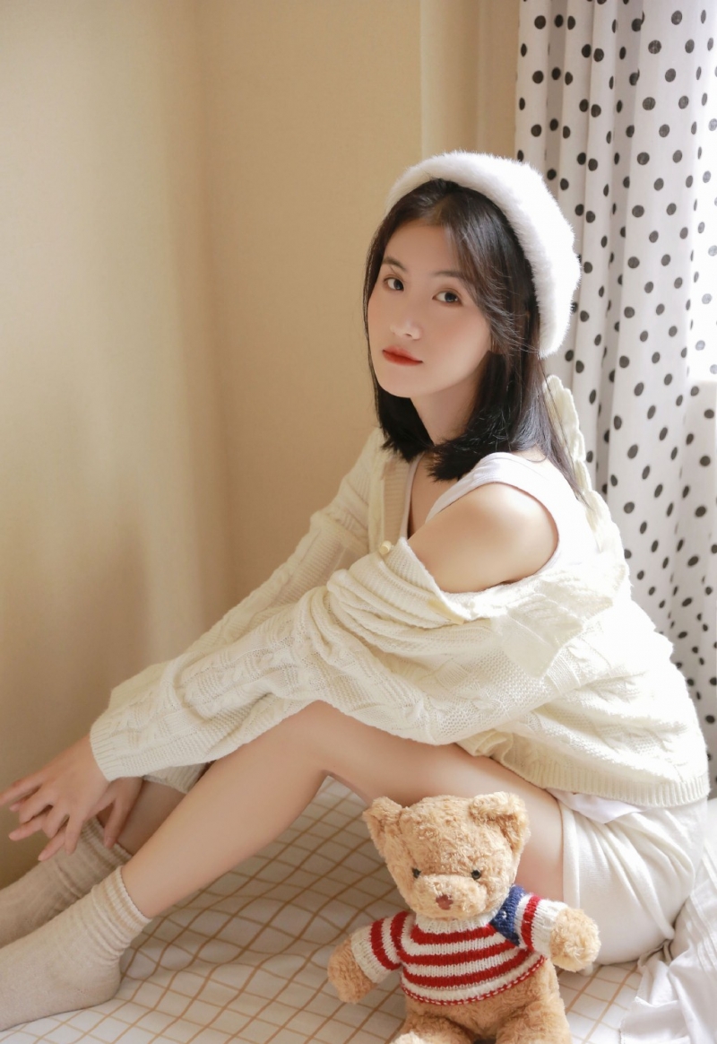 短发小姐姐白皙大长腿私房写真  第2张