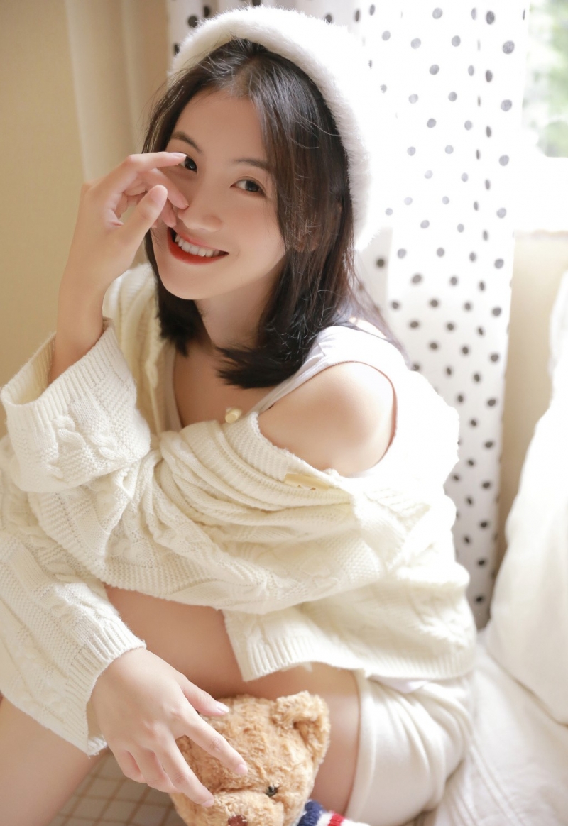 短发小姐姐白皙大长腿私房写真  第5张