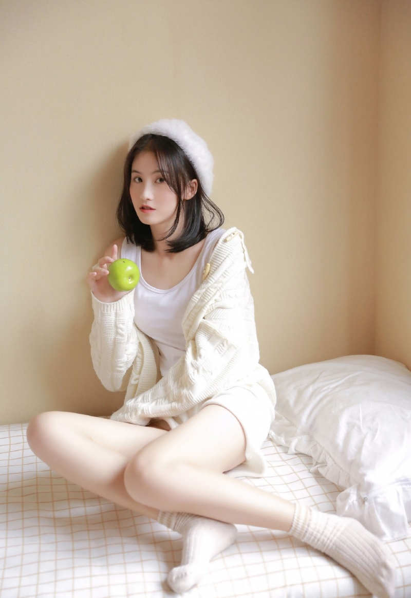 短发小姐姐白皙大长腿私房写真  第9张