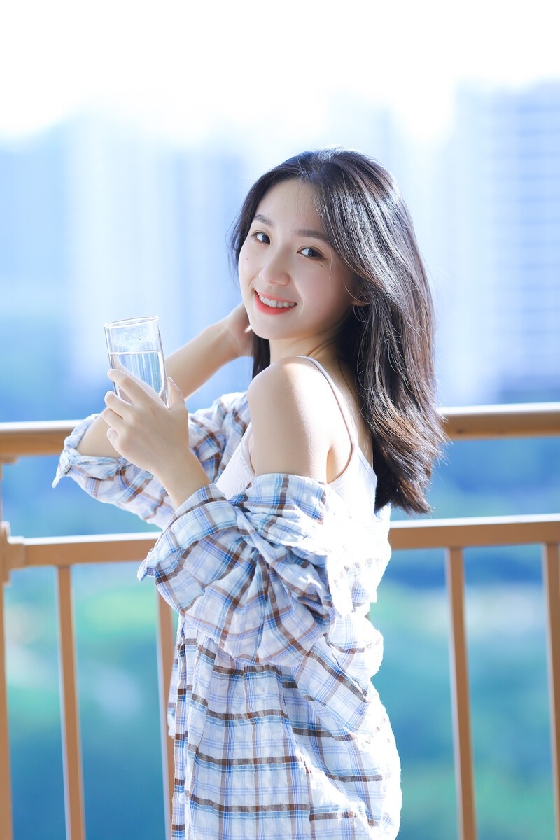 小清新美少女吊带香肩精选图片  第4张
