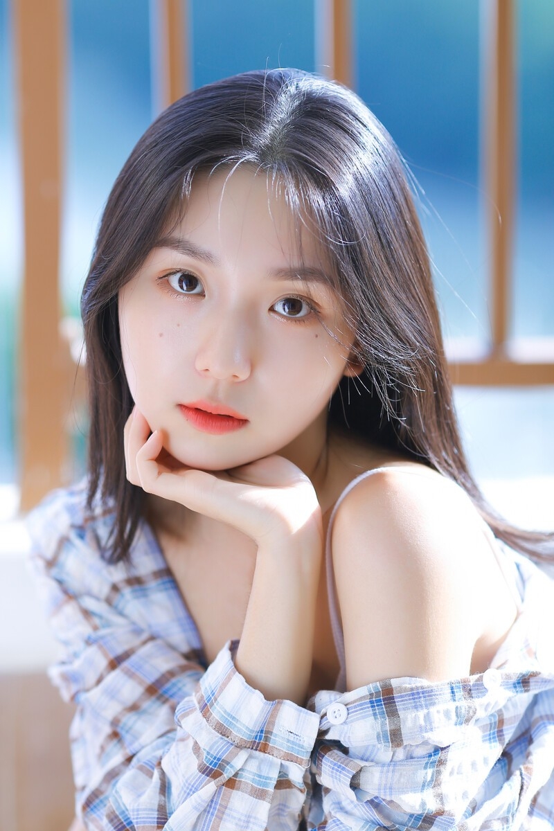 小清新美少女吊带香肩精选图片  第5张