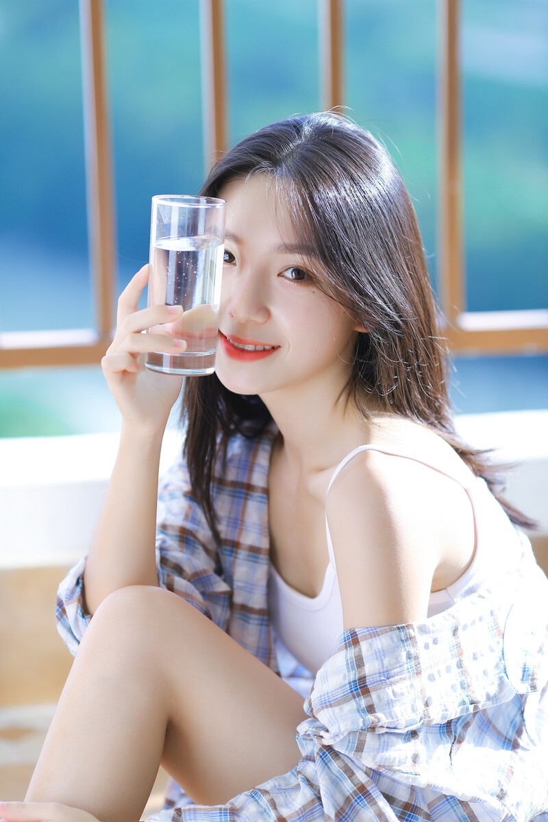 小清新美少女吊带香肩精选图片  第6张