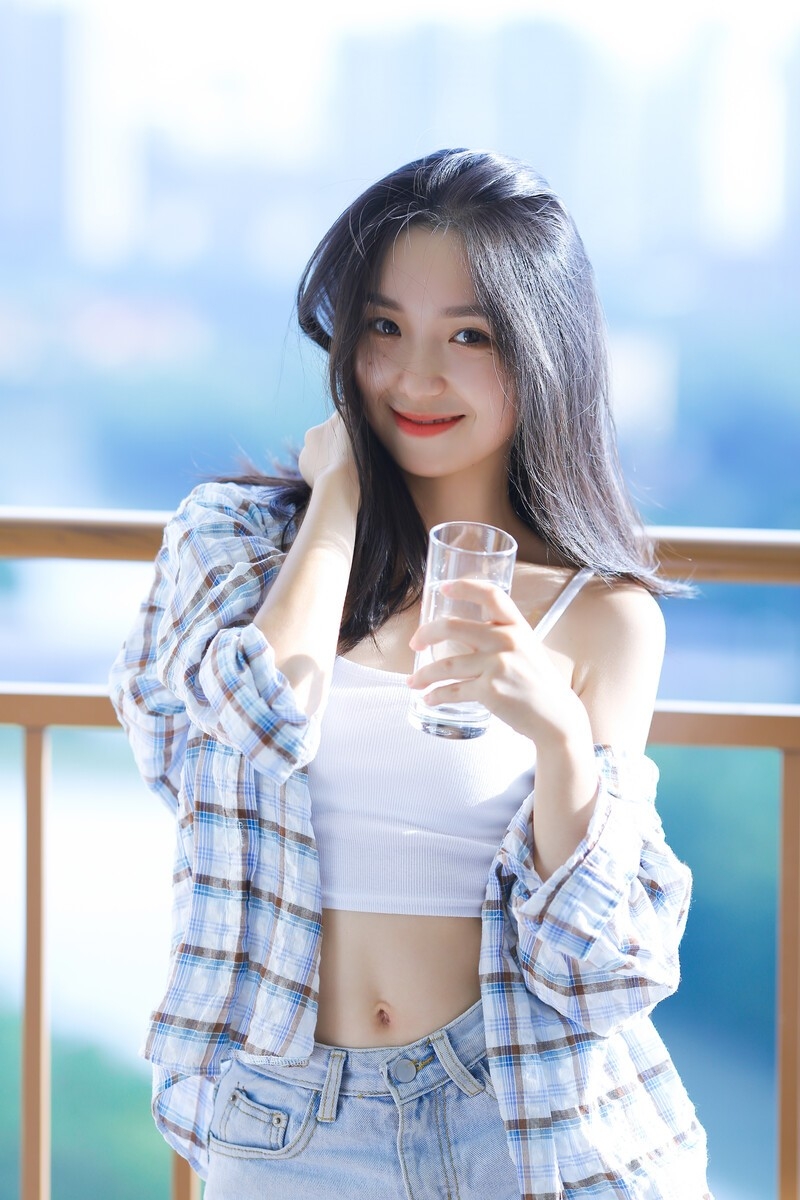 小清新美少女吊带香肩精选图片  第8张