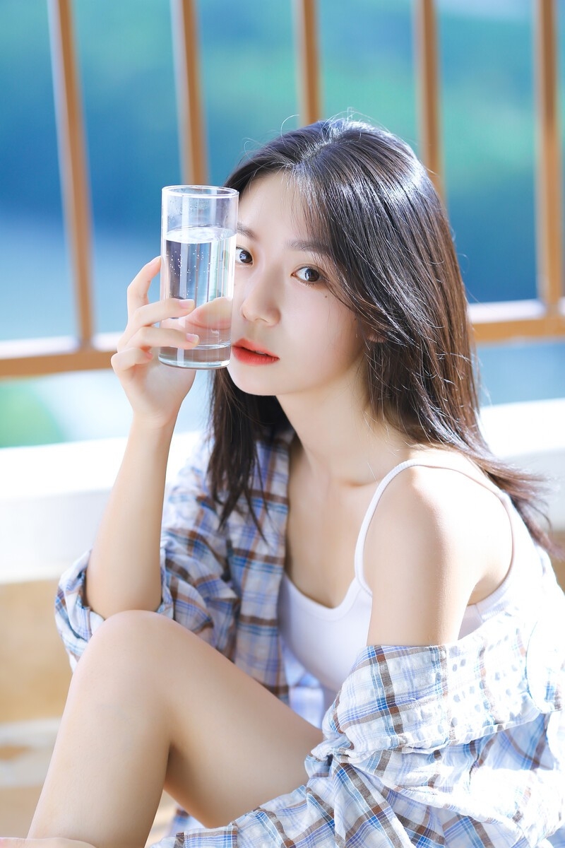 小清新美少女吊带香肩精选图片  第9张
